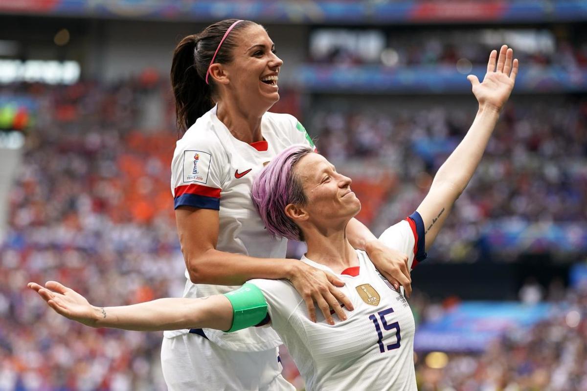 Joe Biden nam het op voor de Amerikaanse voetbaldames in hin strijd om evenveel betaald te worden als hun mannelijk collega's.