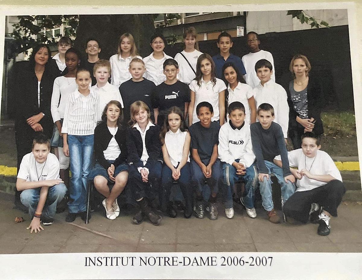 Bongonda (onderste rij, vierde van rechts) in het zesde leerjaar van het Institut Notre-Dame in Charleroi