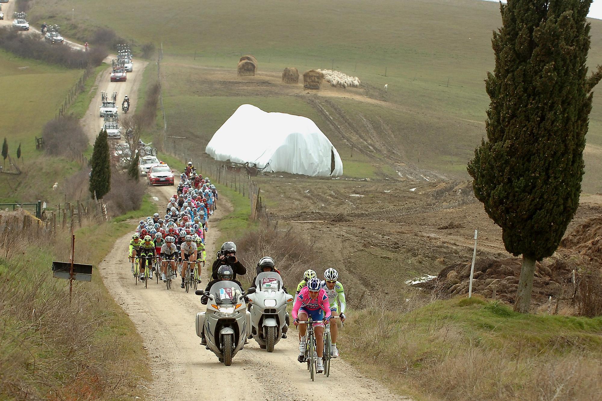 'Dat is geen Parijs-Roubaix, maar een halve Luik-Bastenaken-Luik', blaast Omega Pharma-Lotto-ploegleider Dirk De Wolf.