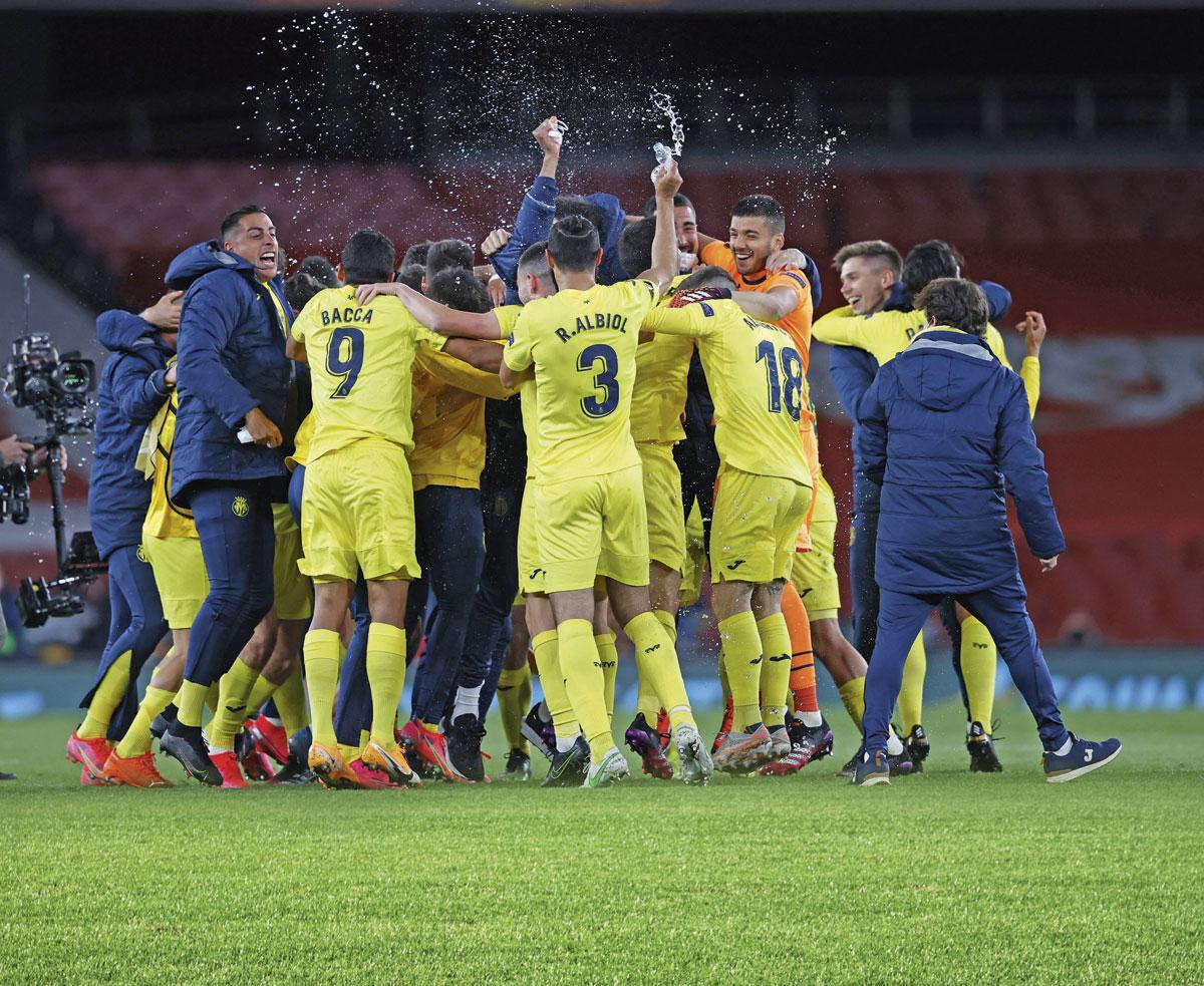 De spelers van Villarreal vieren de plaatsing voor de finale van de Europa League. Unai Emery zag dat het goed was.