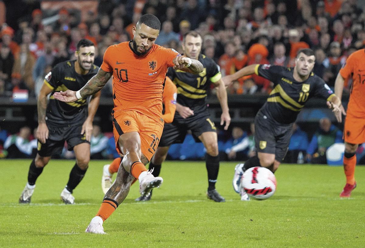 Memphis Depay zit al aan 14 doelpunten bij Oranje in 2021. Nooit deed een Nederlandse international beter in 1 jaar.