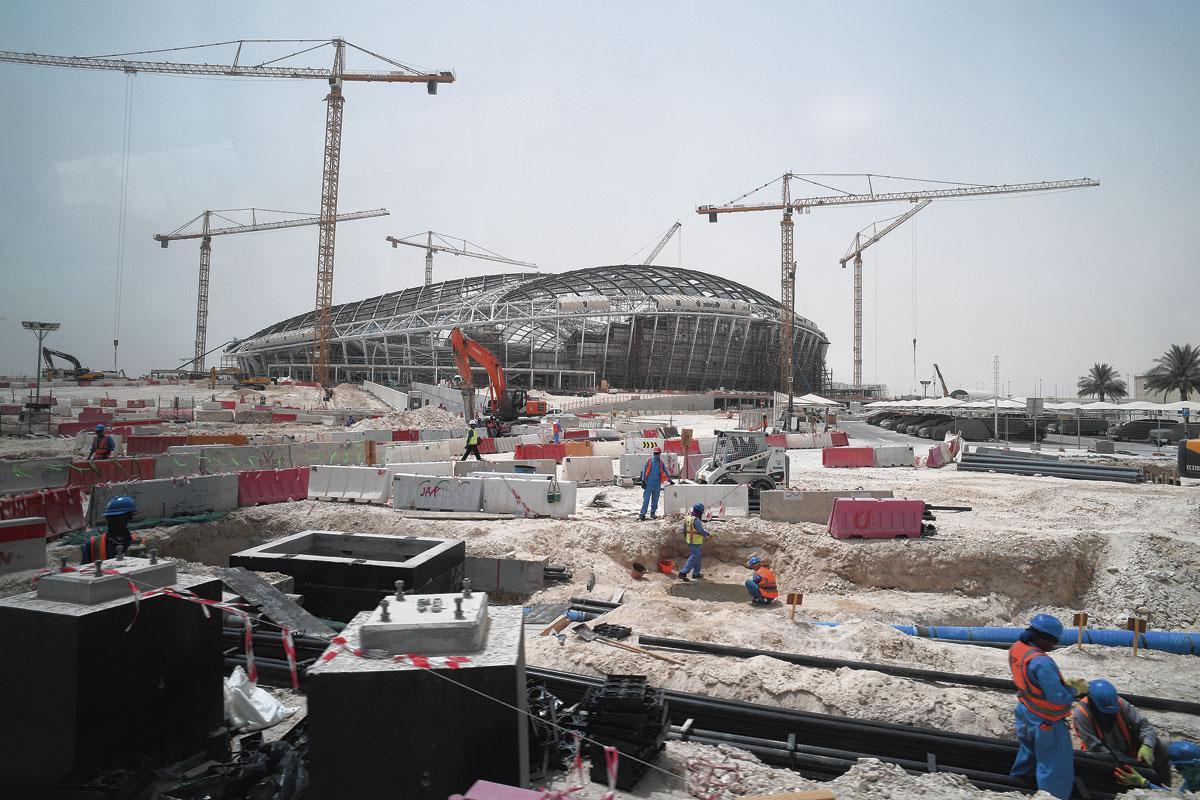 De constructie van het Al-Janoubstadion, dat vlak bij de hoofdstad Doha ligt.