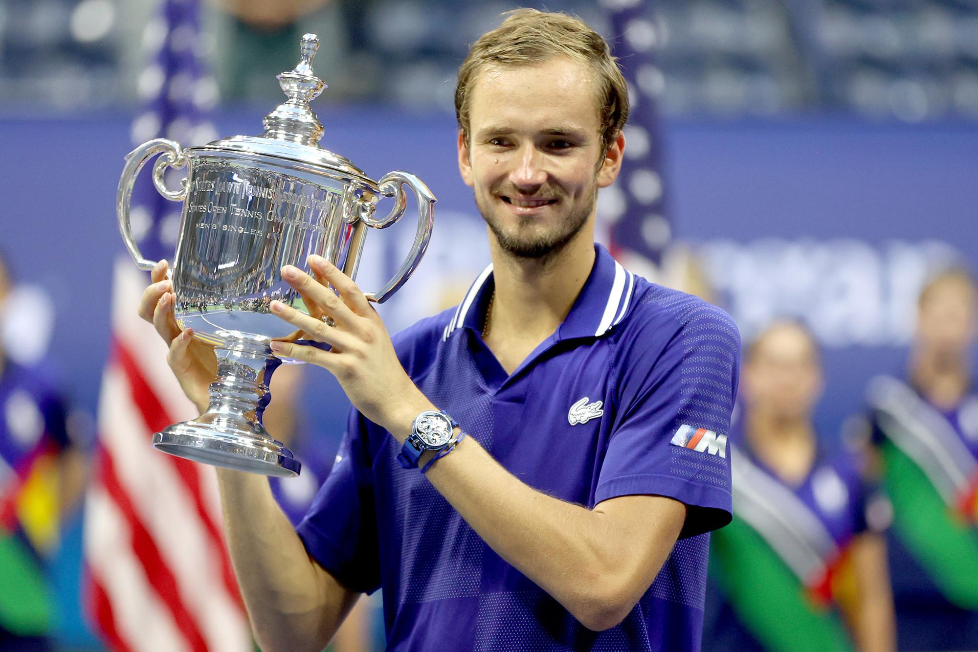 Daniil Medvedev met de trofee van de US Open 2021