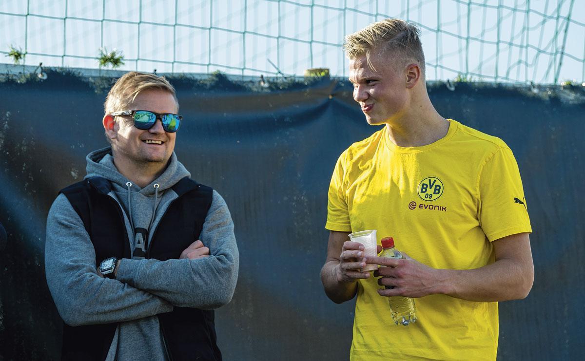 Samen met zijn vader Alf-Inge Haaland (foto) en zijn makelaar Mino Raiola bekijkt Erling de voorstellen van de topclubs.