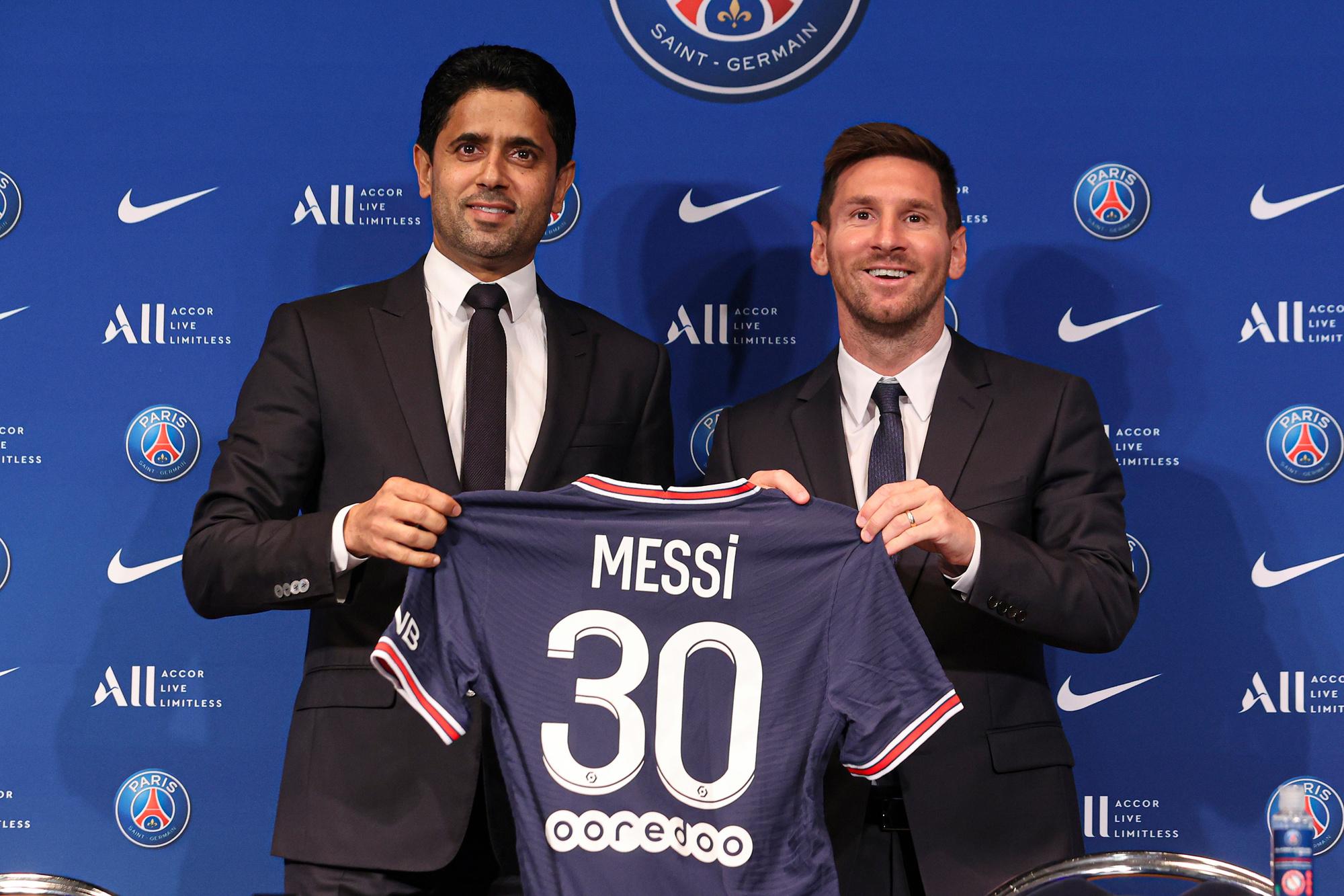 Nasser Al-Khelaïfi met nieuwste aanwinst Lionel Messi