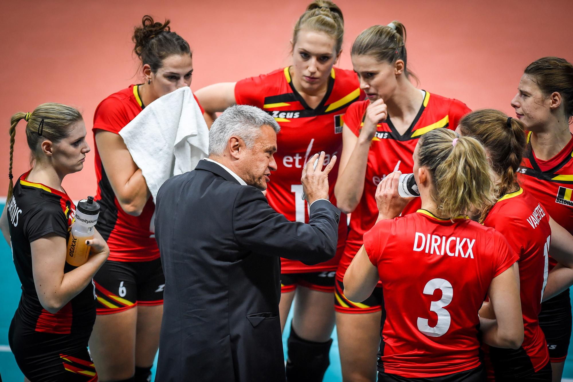'De struisvogelpolitiek van Sport Vlaanderen en de volleybalfederatie is even stuitend als de coaching van Gert Vande Broek'