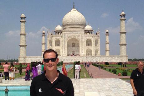 Raymaekers en Van Veldhoven (R) bij de Taj Mahal