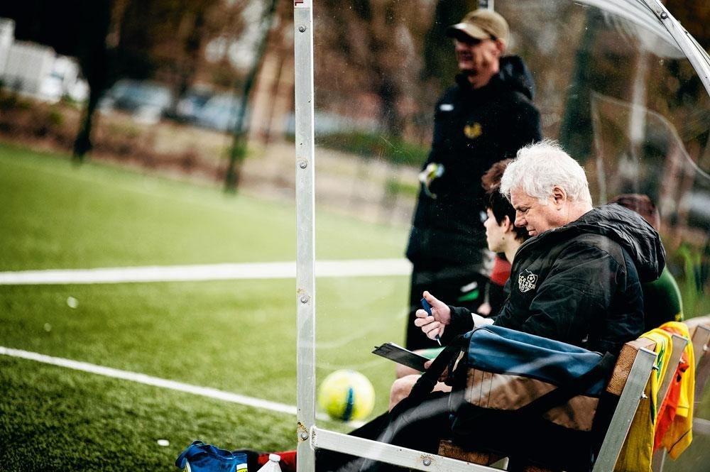 KFC Muizen, actief in vierde provinciale in de provincie Antwerpen, voetbalt in geel-groene kleuren. De club trekt niet alleen menselijke supporters, de ooievaars uit de naburige zoo van Planckendael komen ook af en toe een wedstrijdje meepikken.