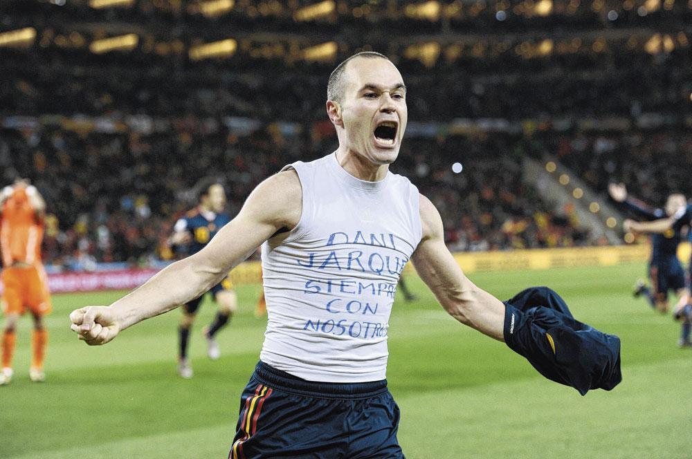 Na zijn doelpunt in de WK-finale in 2010 trok Andrés Iniesta zijn shirt uit en liet hij een met stift geschreven boodschap zien: 'Dani Jarque, voor altijd bij ons'.