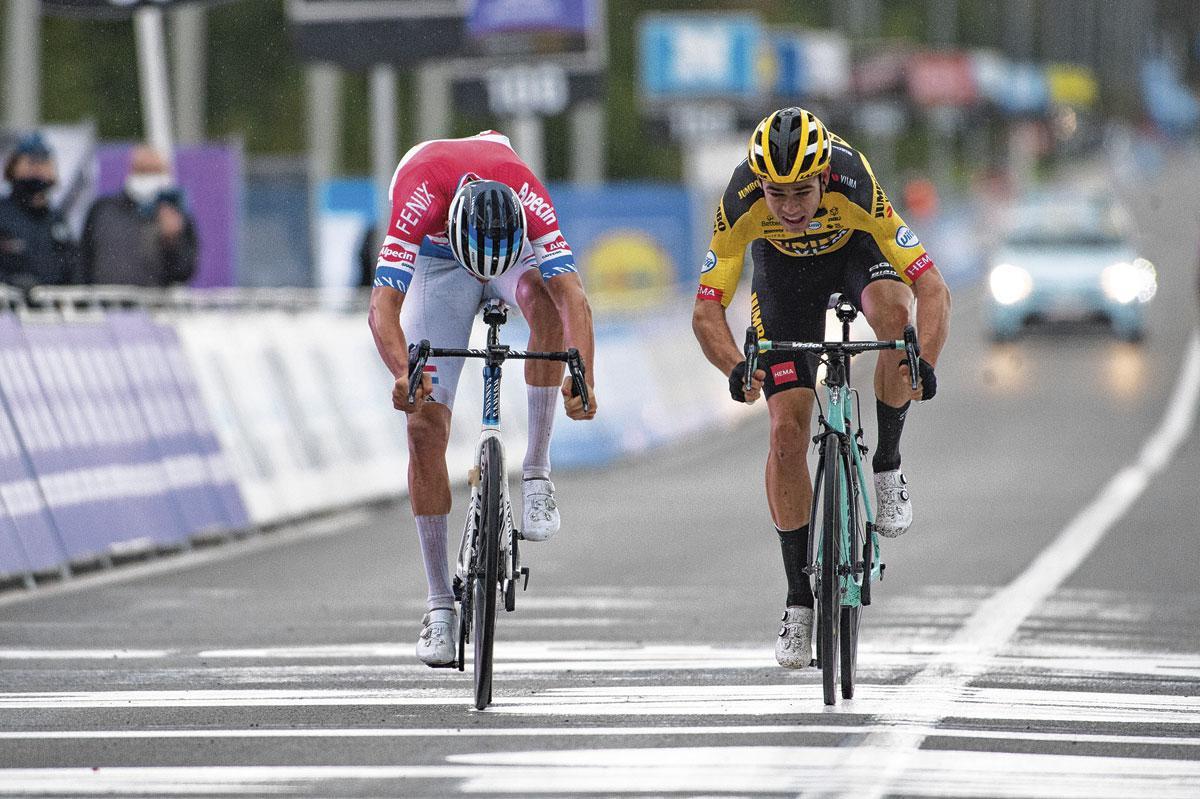 In de Ronde van Vlaanderen moest Wout van Aert het afleggen tegen Mathieu van der Poel.