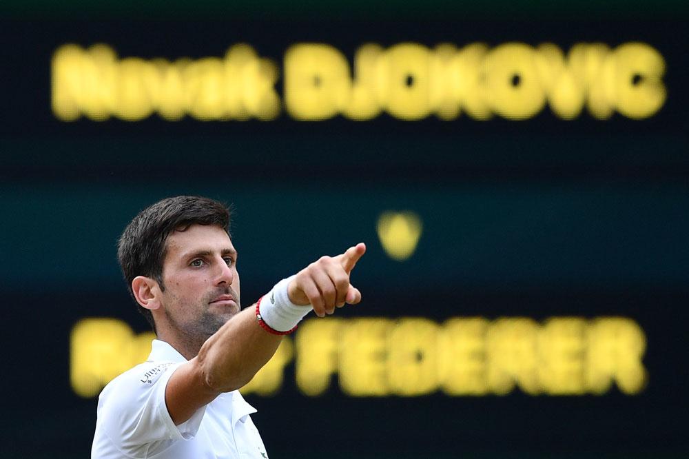Djokovic verslaat Federer in de finale van Wimbledon.