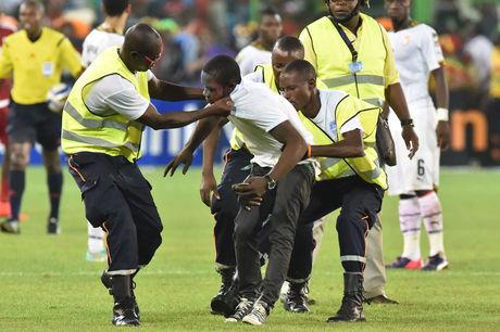 Zware rellen ontsieren halve finale tussen Ghana en Equatoriaal-Guinea op Afrika Cup