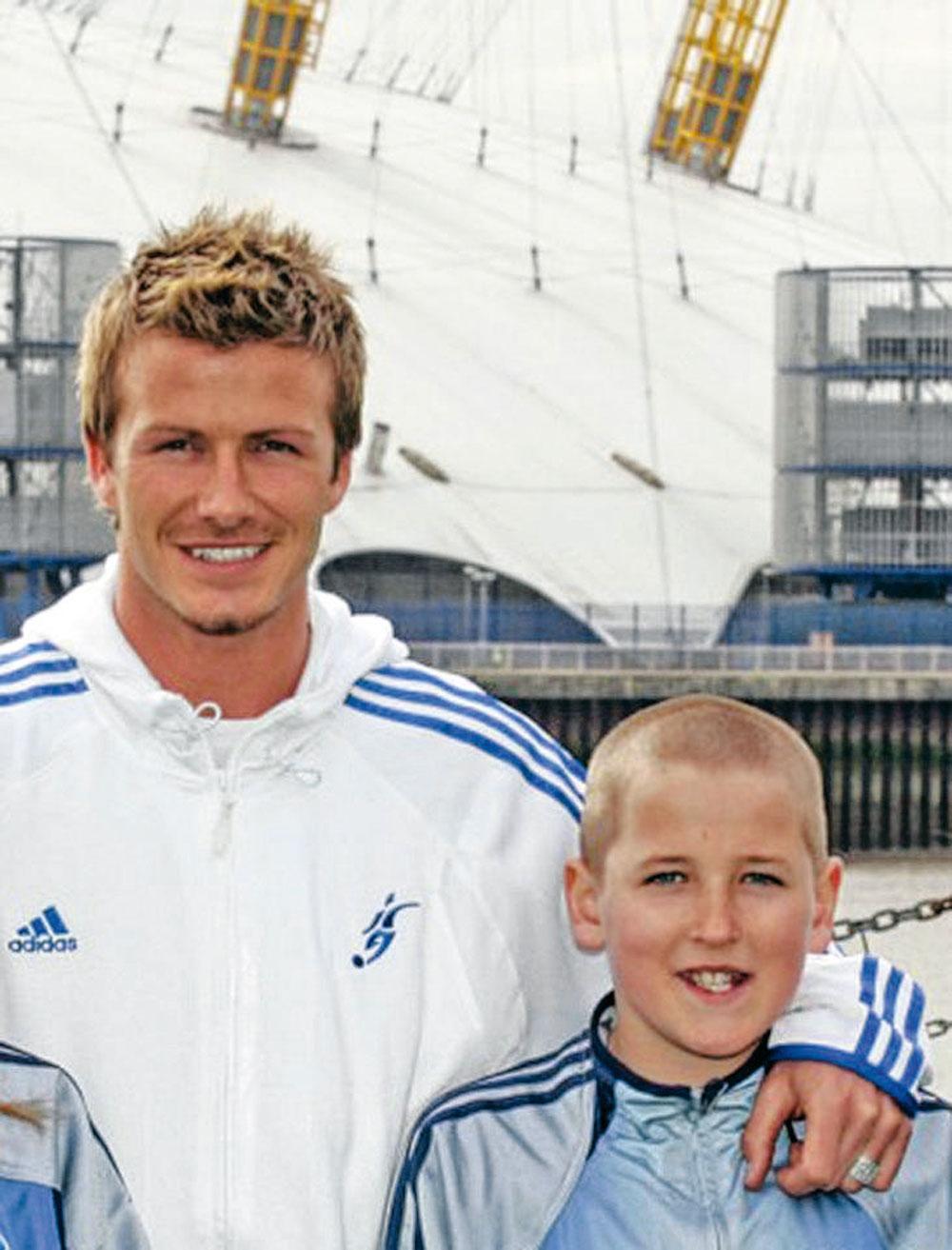 Harry Kane als jongetje bij Arsenal en samen met zijn vroegere idool David Beckham.
