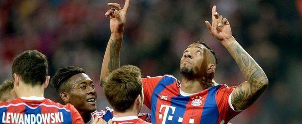 Boateng viert zijn goal voor Bayern