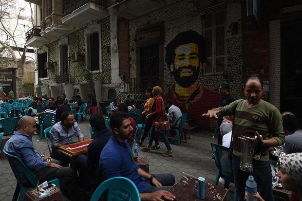 Een terrasje in Caïro. In Egypte is Salah al een nationale held