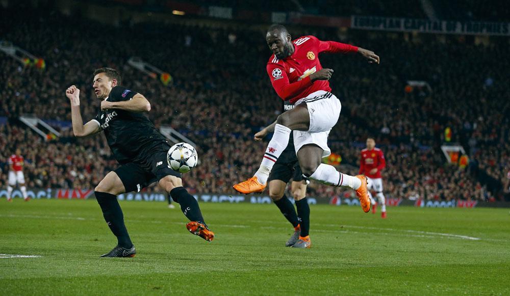 De defensieve speelstijl van Mourinho heeft Lukaku verplicht om completer te worden.