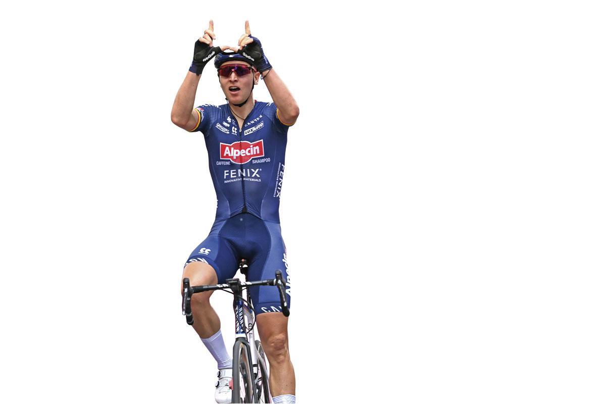 Tim Merlier won de eerste massasprint van de Giro, exact tien jaar na de dood van Wouter Weylandt.