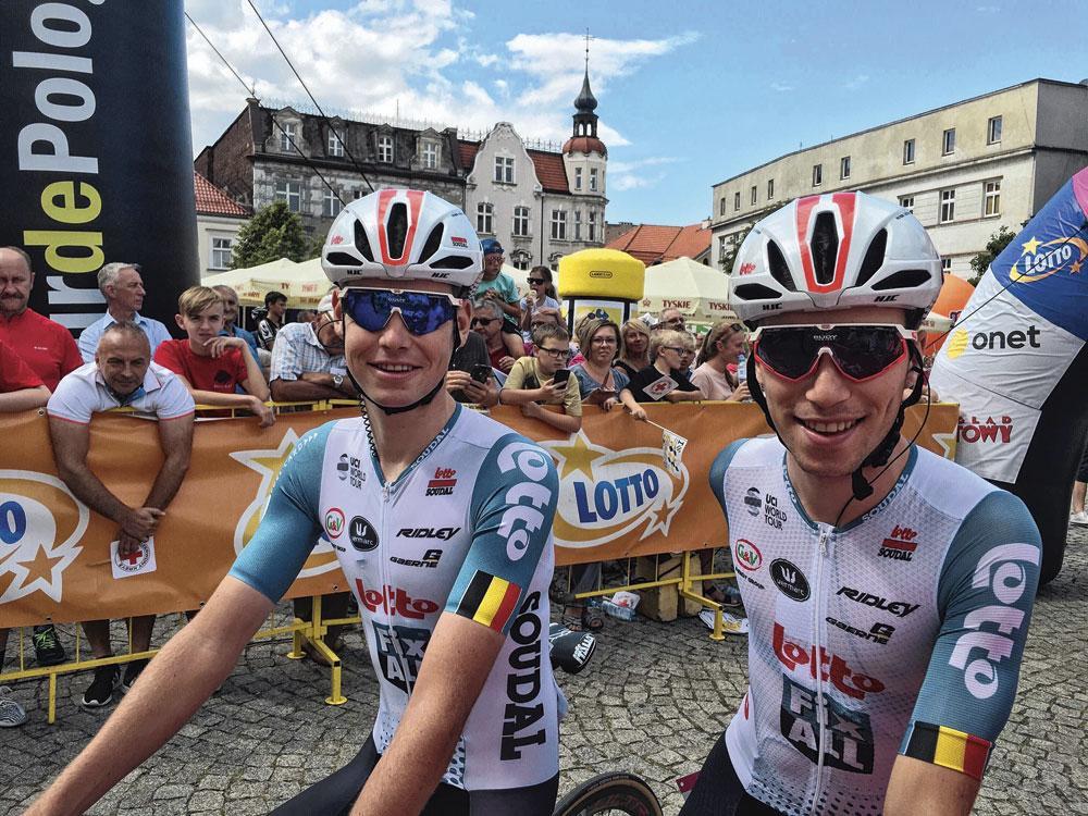 Harm Vanhoucke en Bjorg Lambrecht voor de start van de eerste rit in de Ronde van Polen.