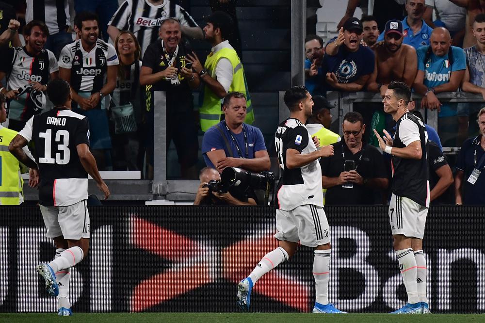 Cristiano Ronaldo lachte met de VAR na z'n doelpunt.