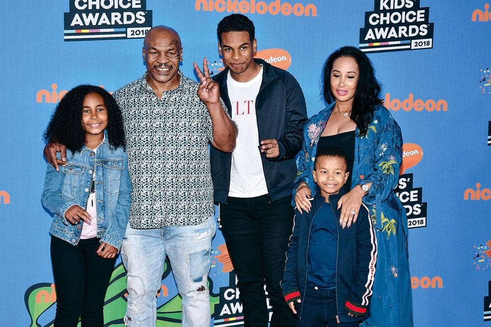 Eerder dit jaar maakte Mike Tyson zijn opwachting in de Nickelodeon Kids' Choice Awards.