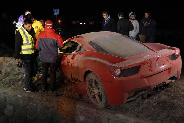Arturo Vidal crasht met peperdure Ferrari tijdens Copa America