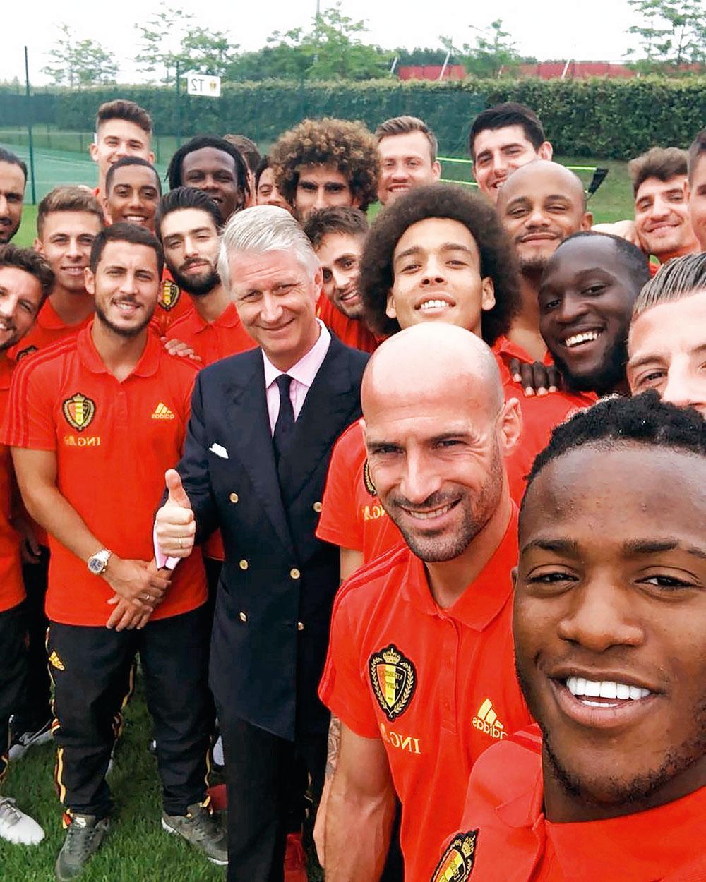 Michy Batshuayi maakte afgelopen weekend deze 'selfie' met koning Filip. Mogen de Duivels na het WK terug op koninklijk bezoek na een uitzonderlijke prestatie?