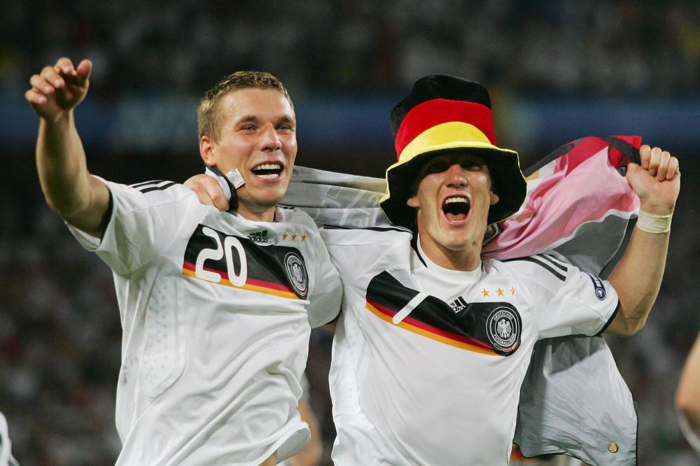 Lukas Podolski (l) en Schweinsteiger (r), beste vrienden voor het leven.