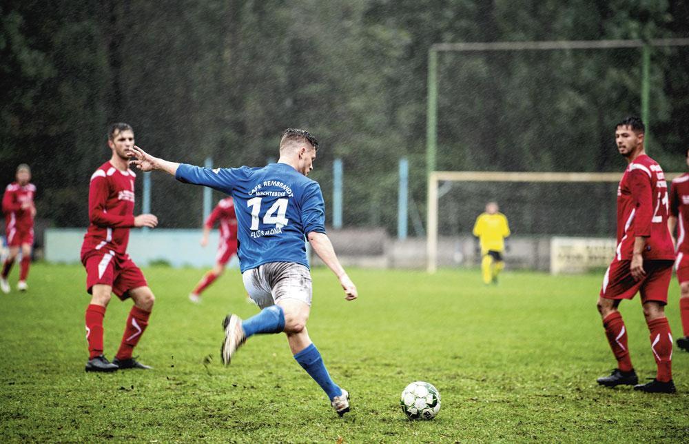 FC Sint-Kruis-Winkel ligt nu nog aan staalfabriek Arcelor Mittal, maar zal later dit jaar verhuizen naar de andere kant van de kennedybaan.