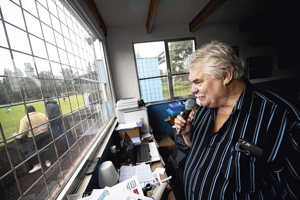 FC Sint-Kruis-Winkel ligt nu nog aan staalfabriek Arcelor Mittal, maar zal later dit jaar verhuizen naar de andere kant van de kennedybaan.