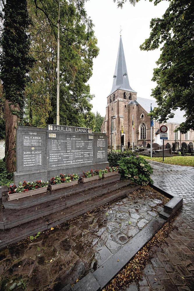 FC Sint-Kruis-Winkel ligt nu nog aan staalfabriek Arcelor Mittal, maar zal later dit jaar verhuizen naar de andere kant van de kennedybaan.