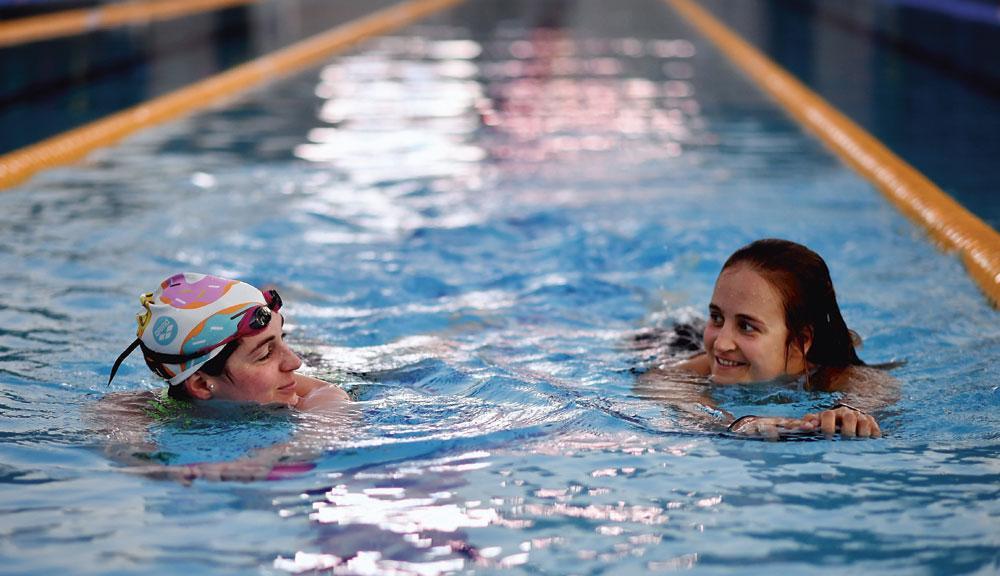 Fanny Lecluyse en Emma Plasschaert tijdens de olympische stage in Belek in december.