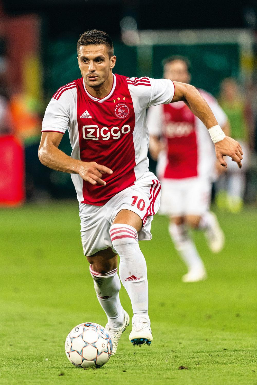 Dusan tadic, een van de dure Ajaxaankopen, scoorde in de heenwedstrijd op Standard.