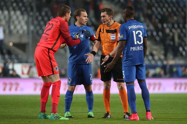 Club-doelman Horvath haalt verhaal bij de ref na zijn blunder tegen Charleroi in play-off 1.