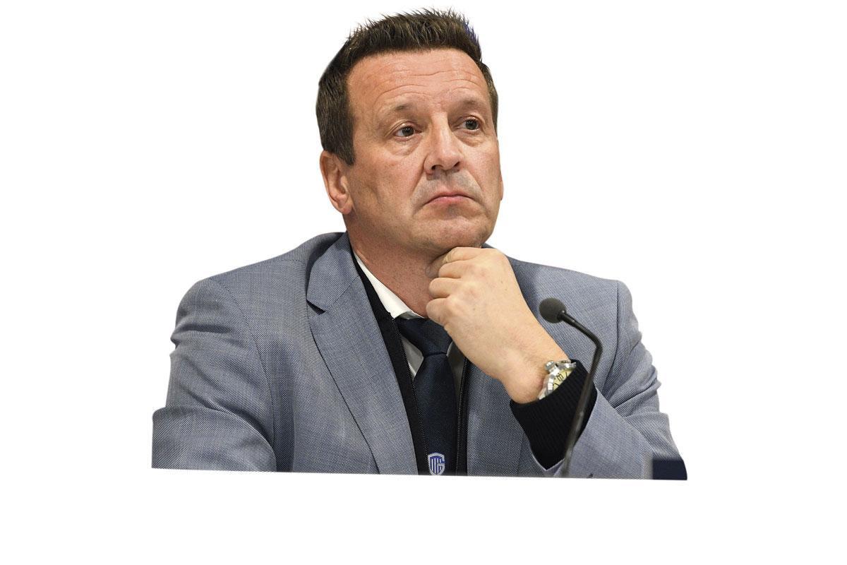 Peter Morren: 'Tien Genkse spelers krijgen hun eten thuis geleverd.'