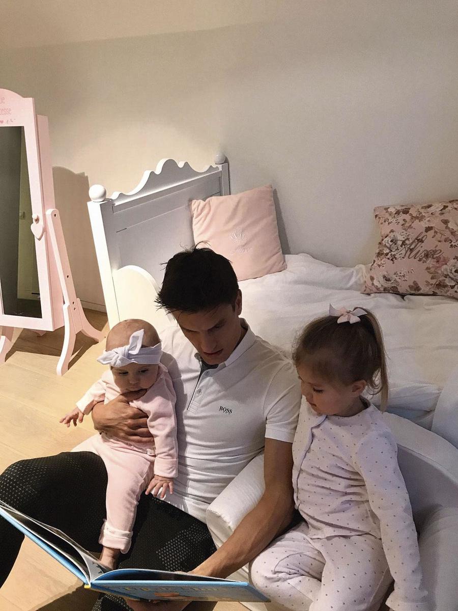 Jelle Vossen leest voor.