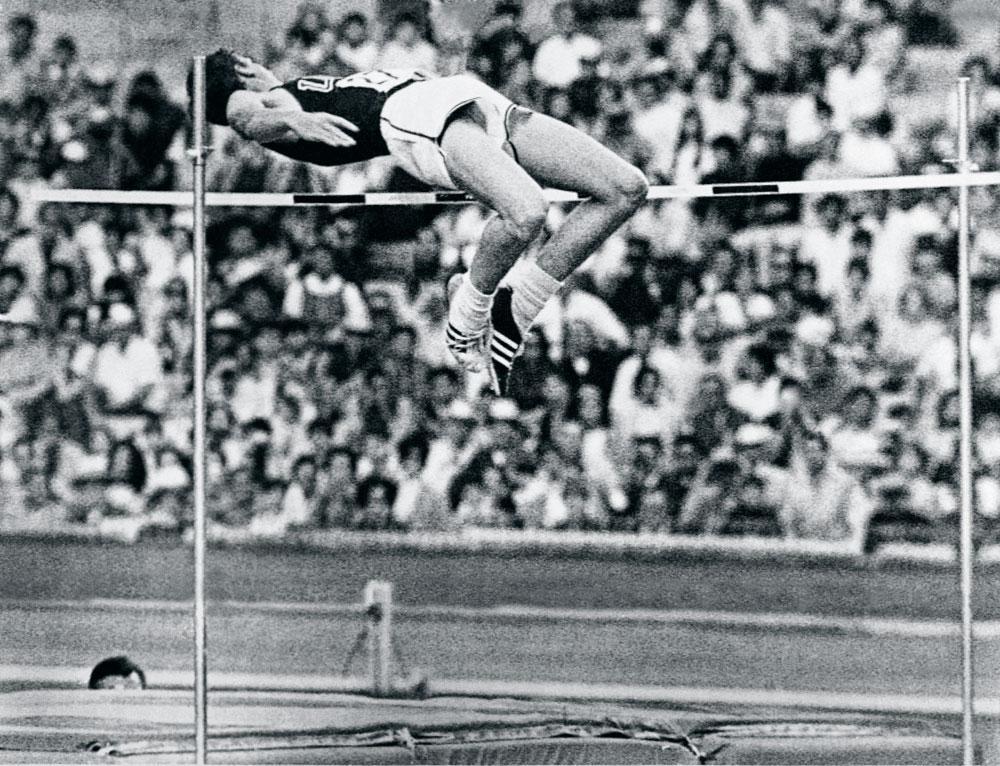 De sprong van Dick Fosbury is een mijlpaal in de atletiekgeschiedenis.