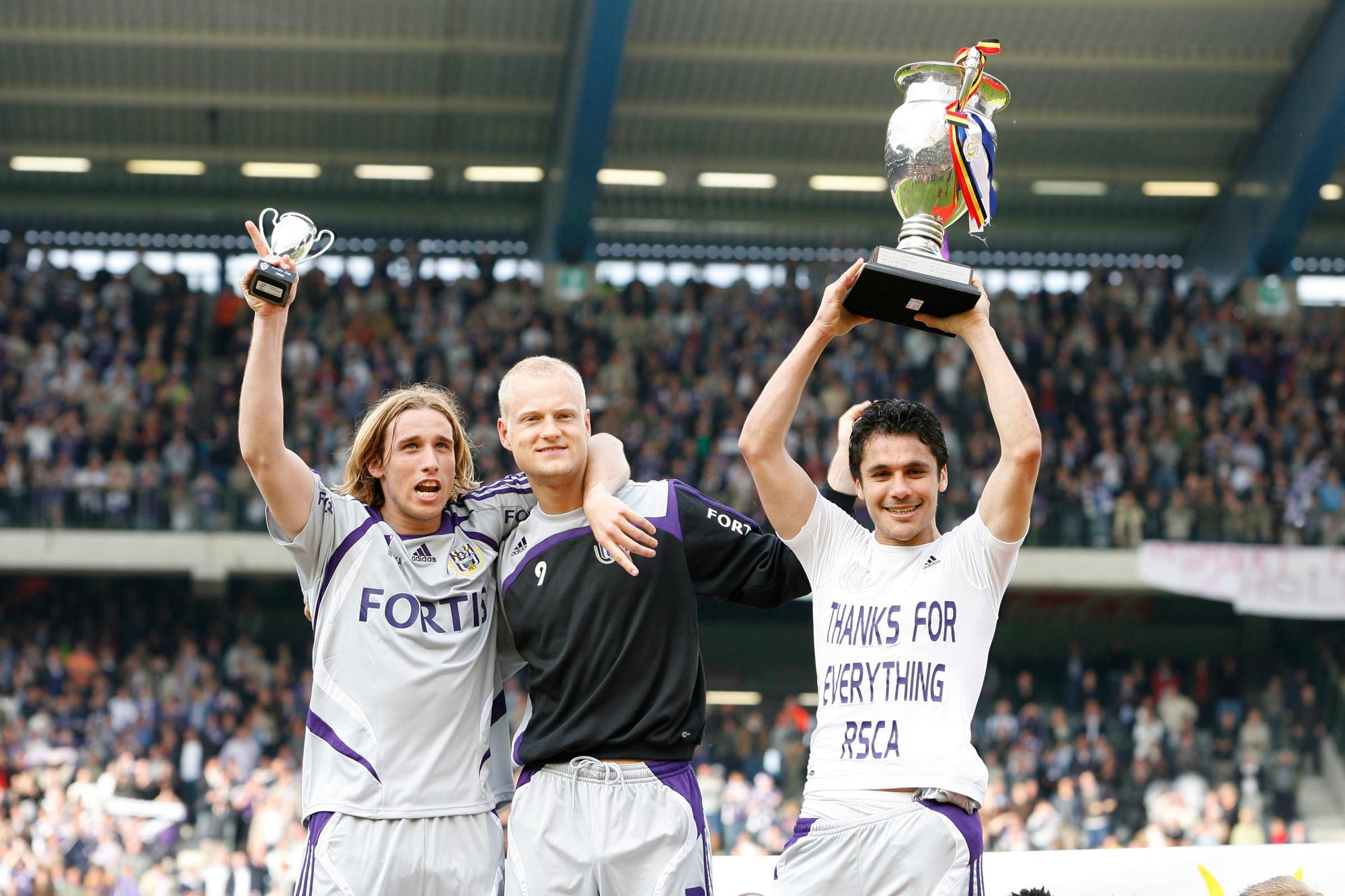 Ahmed Hassan won in 2008 de beker met Anderlecht. Ook op de foto: Lucas Biglia en Olivier Deschacht.