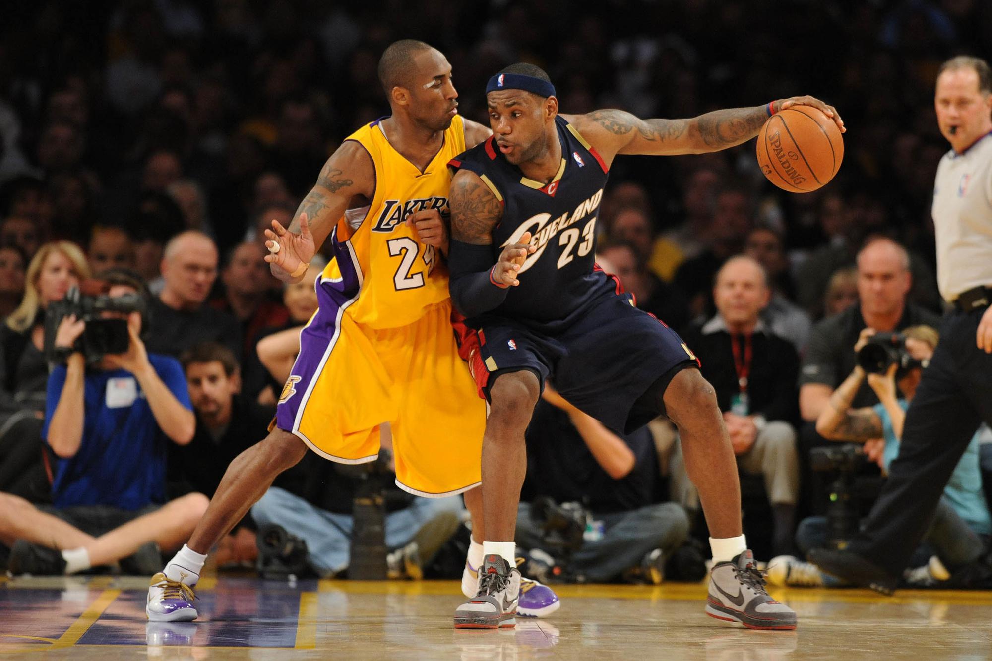 LeBron James met de Cavaliers tegen de Lakers van Kobe Bryant