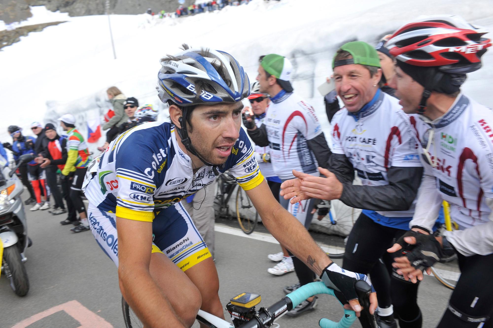 Thomas De Gent onderweg naar zijn zege op de Stelvio tijdens de Giro van 2012.