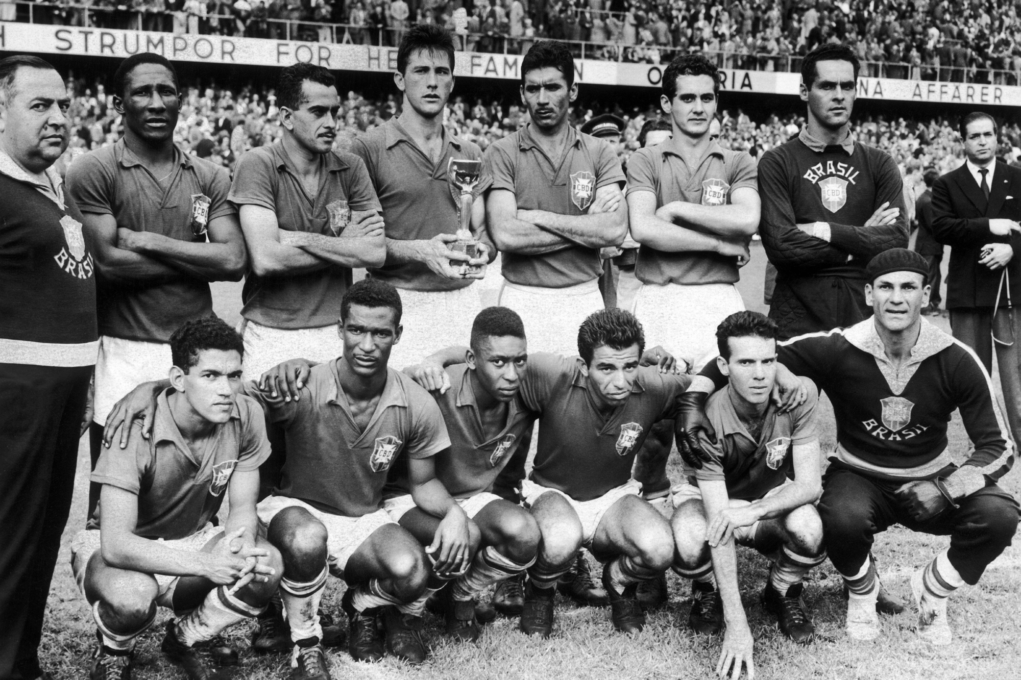 Het Braziliaanse team in 1958 met centraal onderaan Pelé.