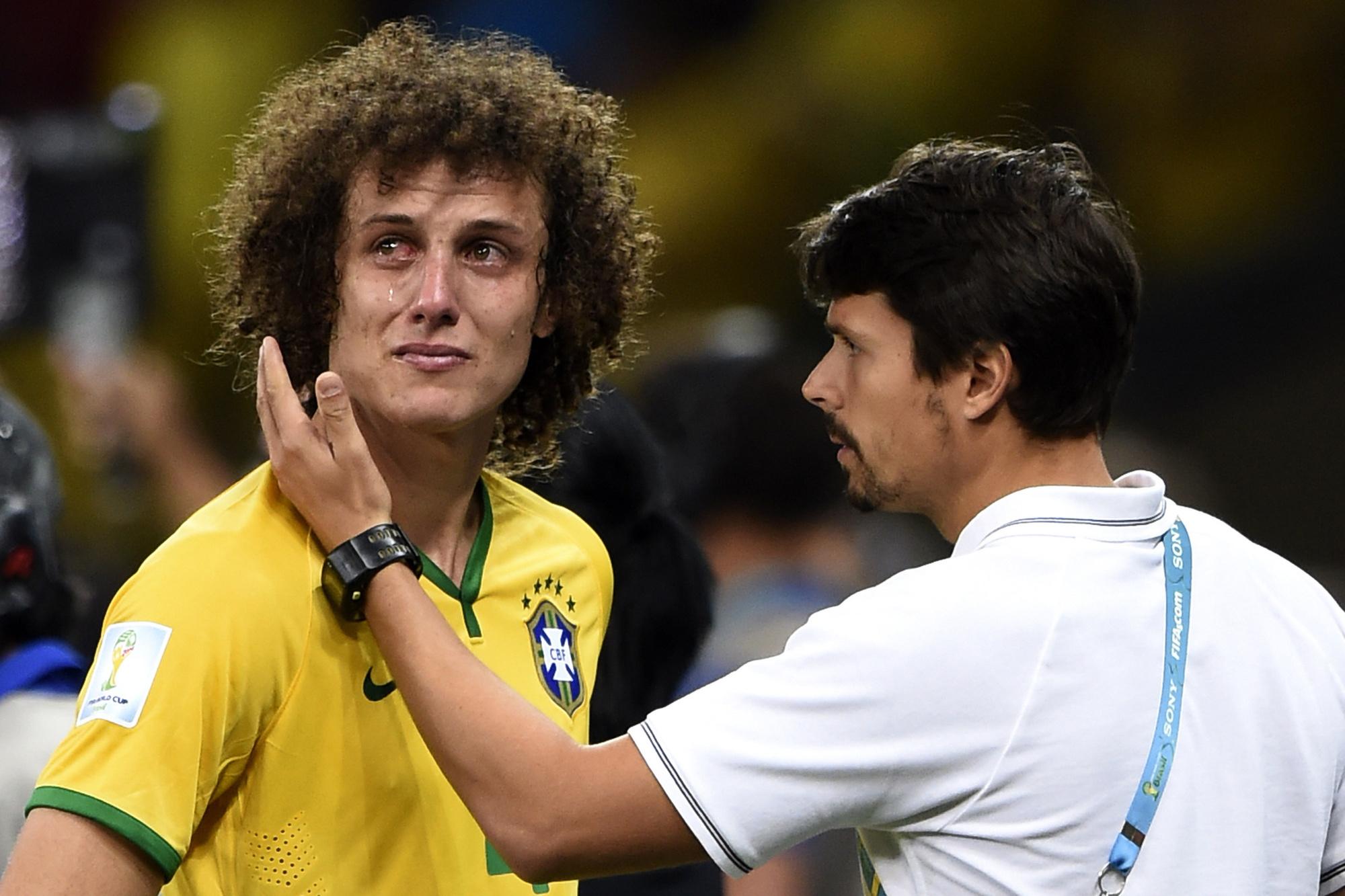 De tranen in de ogen van David Luiz.