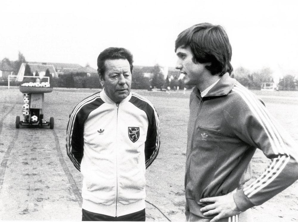 Met bondscoach Guy Thys ten tijde van zijn debuut voor de Rode Duivels.