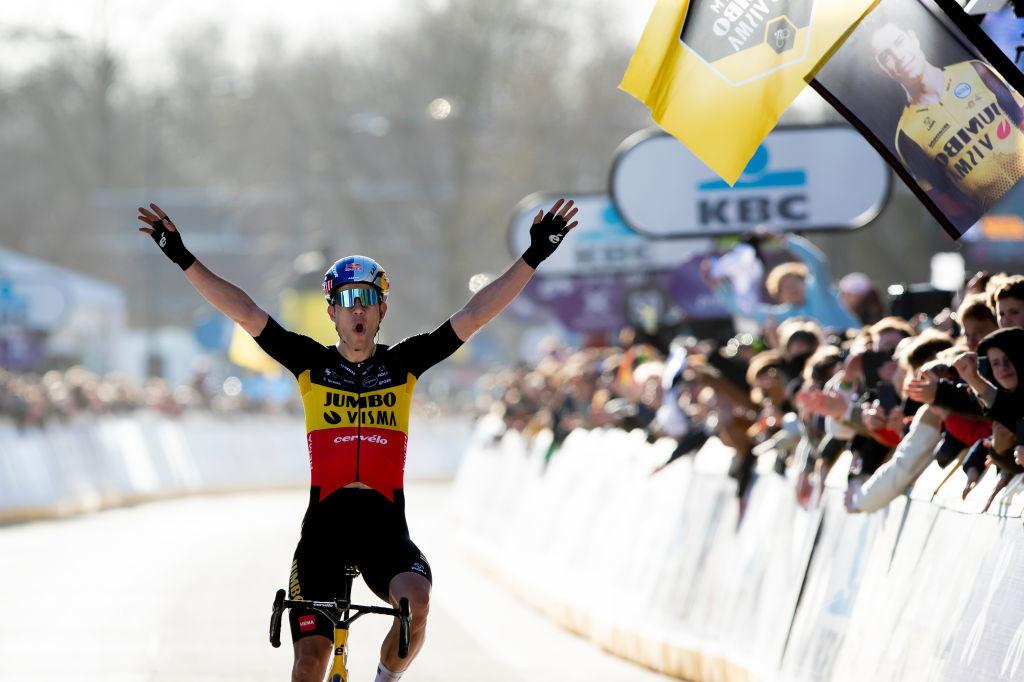 Wout Van Aert avait commencé son année 2022 en fanfare en s'imposant sur sa course de reprise, le circuit Het Nieuwsblad.