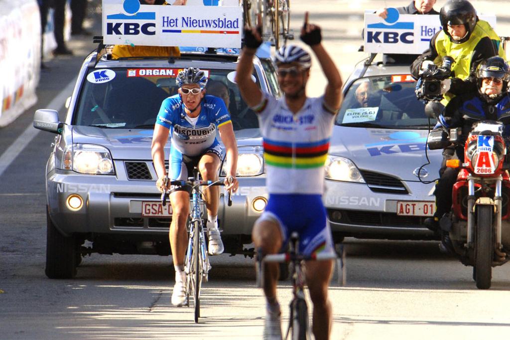 Abonné aux secondes places, Leif Hoste n'a jamais remporté le Tour des Flandres. Ici derrière un Boonen arc-en-ciel en 2006.