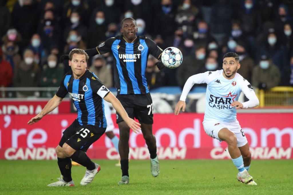 Le capitaine Ruud Vormer (à gauche) a largement perdu de sa superbe et de son crédit cette saison. Le jeune Noah Mbamba (au centre) n'a pas confirmé son début de saison.