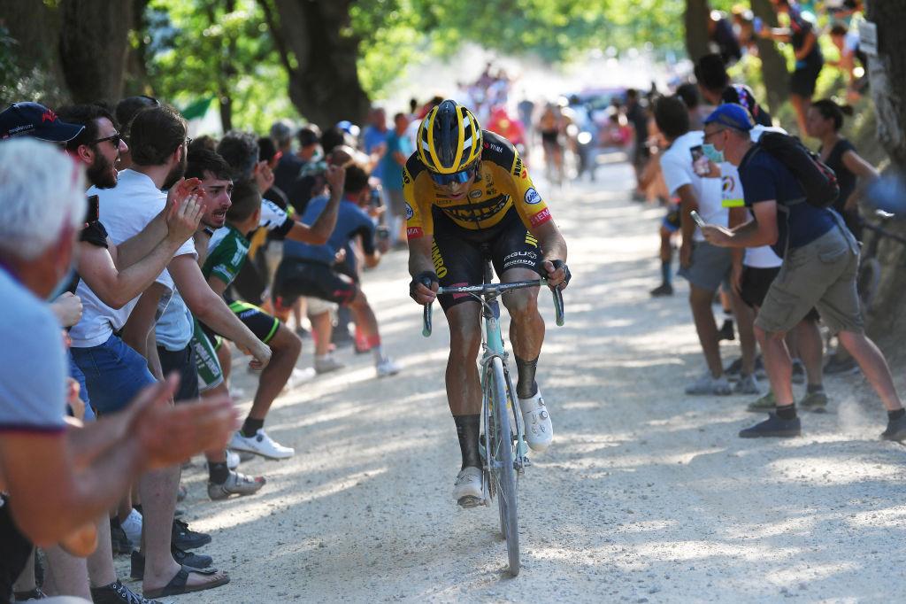 En 2020, Van Aert avait remporté les Strade Bianche en guise de rentrée des classes après la pause dûe à la crise sanitaire.