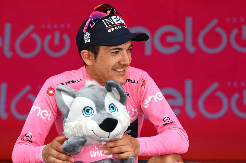 Richard Carapaz voit déjà la vie en rose sur ce Giro. Mais saura-t-il résister à la terrible dernière semaine ?