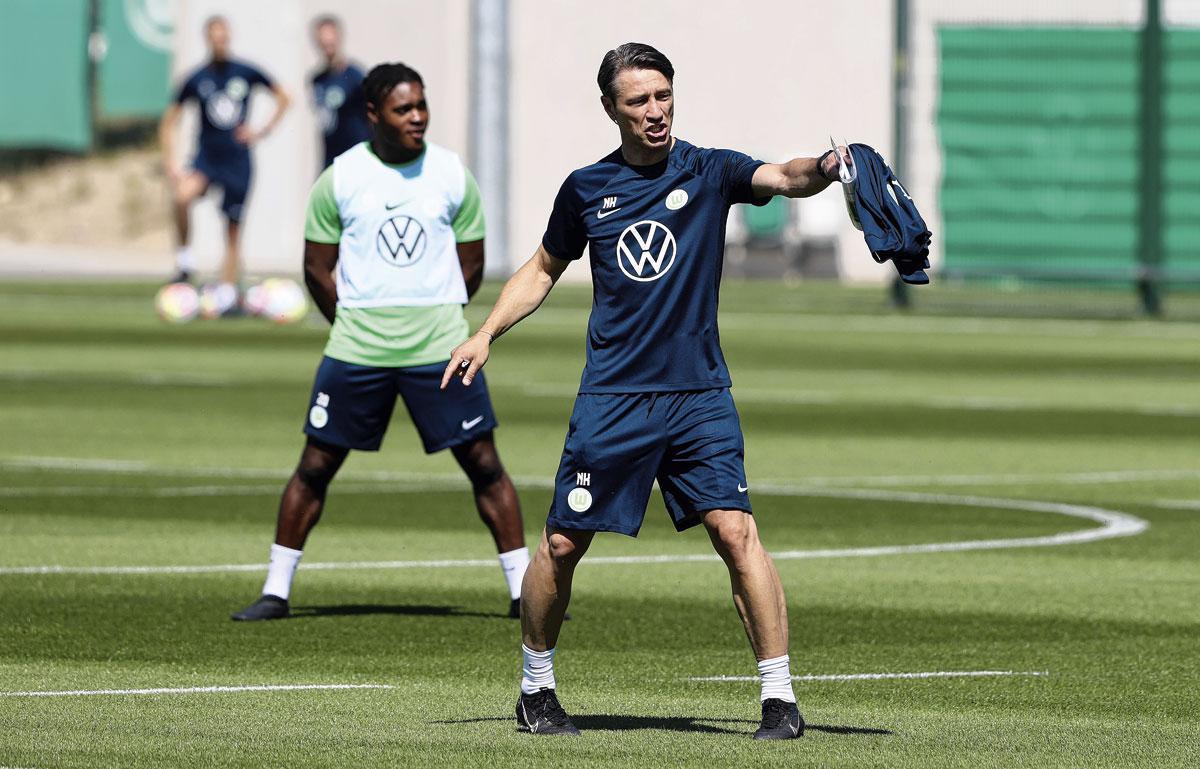 Niko Kovac legt er als nieuwe trainer bij VfL Wolfsburg meteen de pees op.