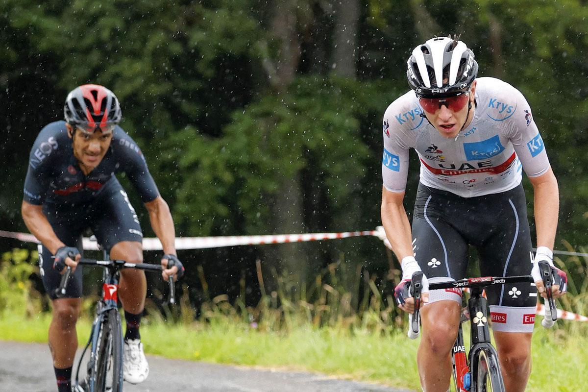 Tadej Pogacar distance Richard Carapaz dans la huitième étape du Tour de l'an dernier.