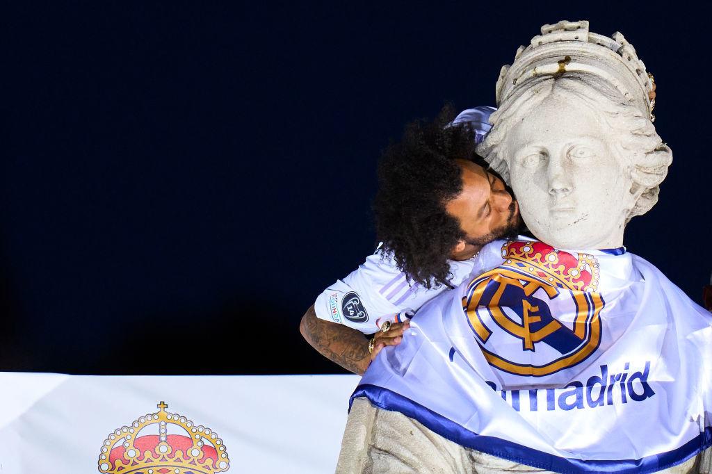 Même s'il quittera le Real, Marcelo pourrait cependant rester à Madrid et continuer à embrasser la statue de Cibeles.